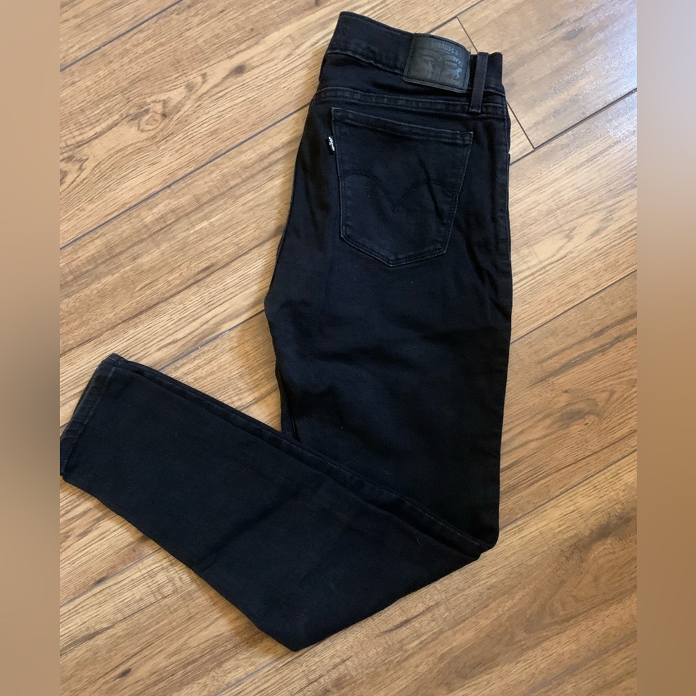Levi’s super skinny black jeans size 28